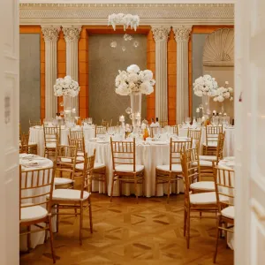 Odrestaurowana historyczna fasada Hotelu Saski