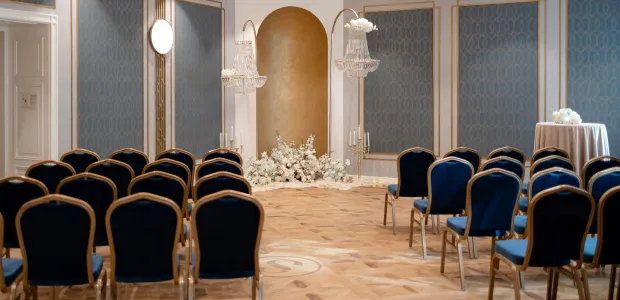 Winter Garden z eleganckimi dekoracjami weselnymi